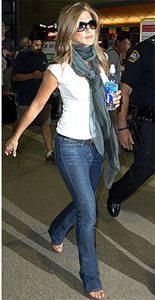 How to Tie a Scarf 2 Jennifer Aniston scarf
