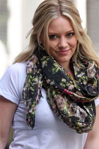 How to Tie a Scarf 3 Scarf Cowl