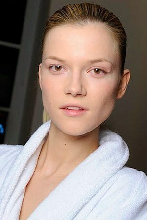 How to Pop Pimples Without The Scars (You Know You’re Guilty, Too!) 3 Gently Clean Up