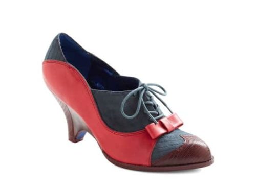 Get Your Great Gatsby On: 1920s Glam Fashion 5 Low heeled shoes with tie