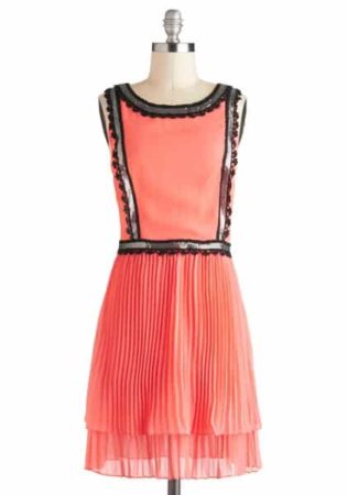 Get Your Great Gatsby On: 1920s Glam Fashion 2 Silver crocheted dress in the 20s style