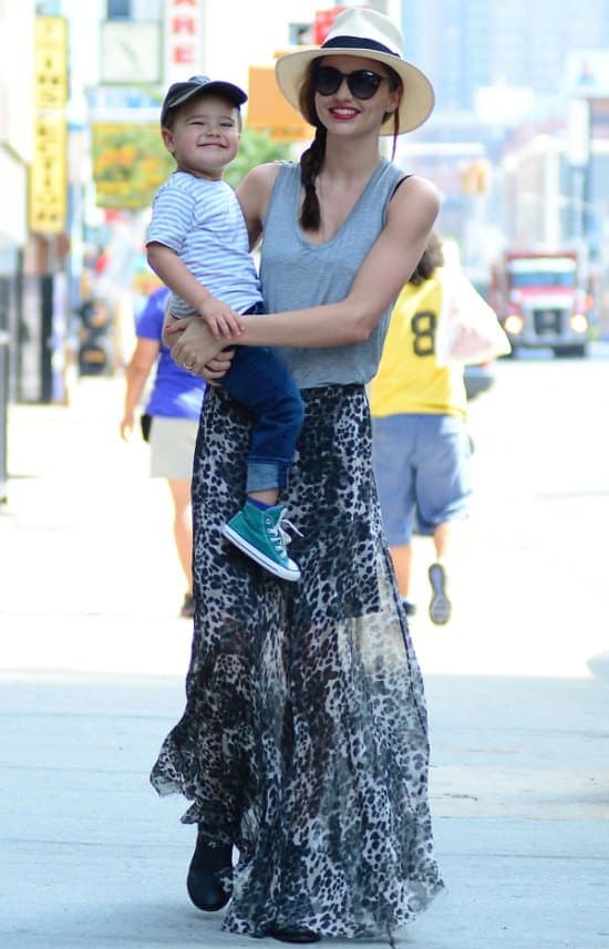 Miranda Kerr Caps a Casual Summer Outfit With a Tiny Louis Vuitton