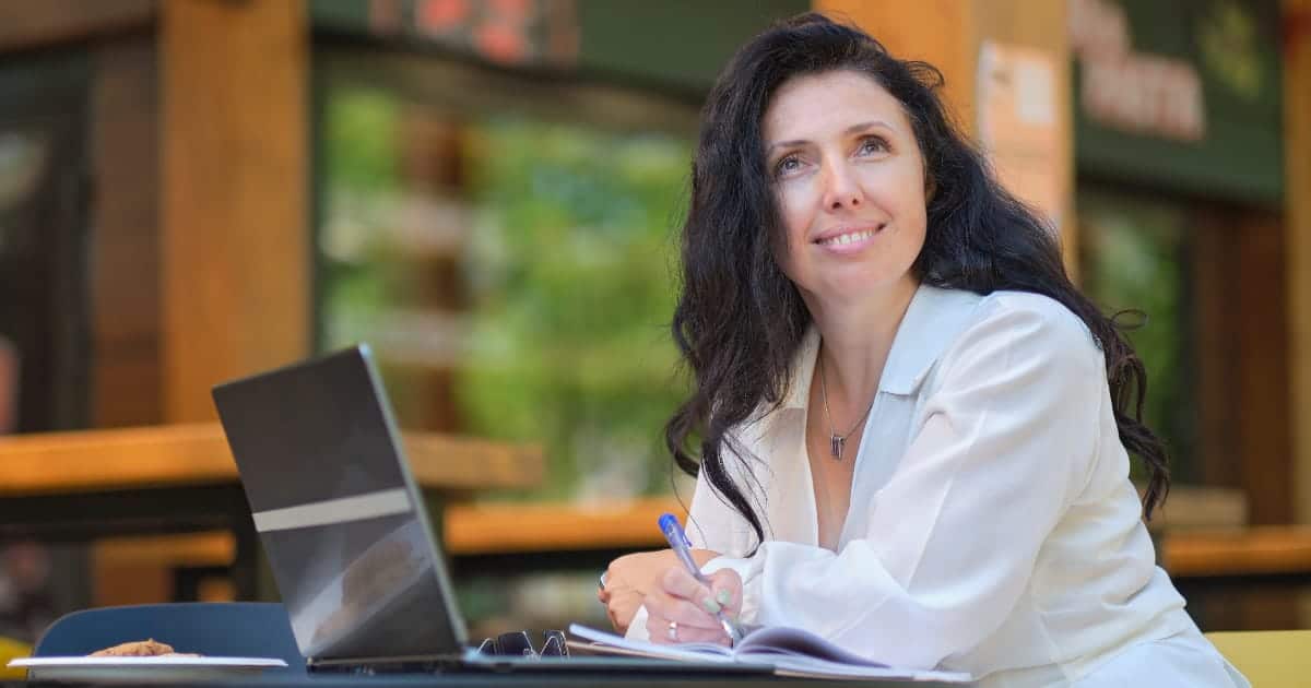 What to Wear to Work in Your 40s 7 MustHave Pieces • budget FASHIONISTA