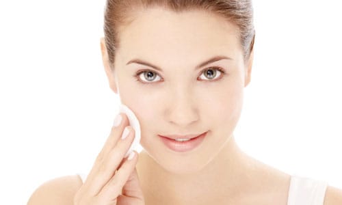 face wash alternatives: women cleaning face