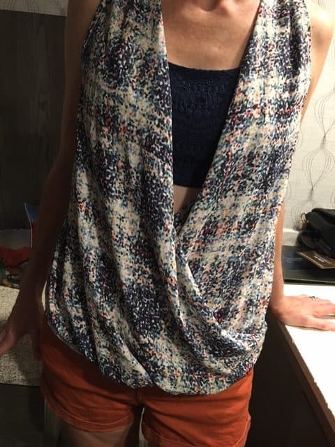 Colorful wrap-style, open-front top