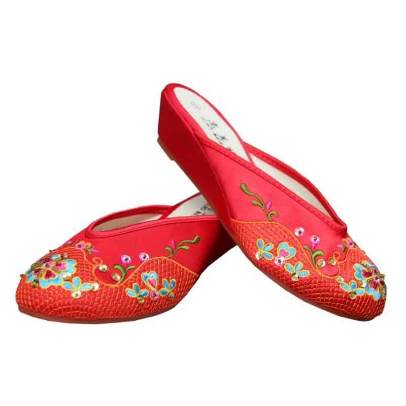 trend shoes - embroidered mules