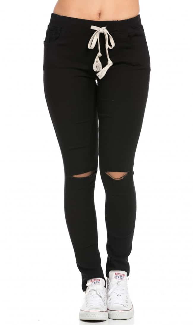 How to Wear Joggers Like a Fashionista (The Golden Rules) 9 distressed joggers