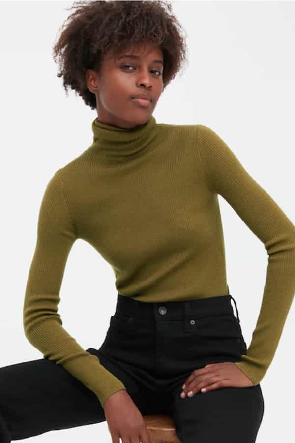 Model wears green long-sleeved t-shirt from online store Uniqlo.