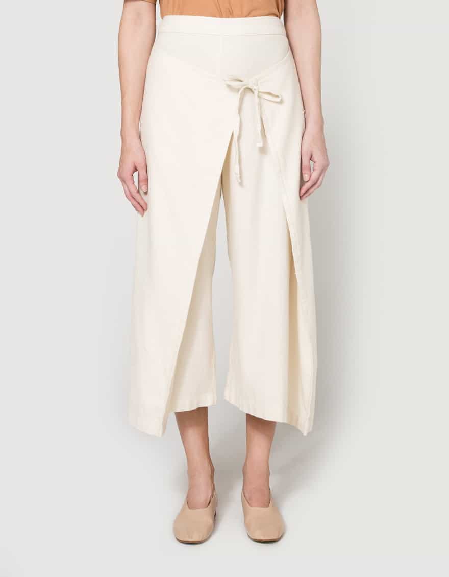Off-white crepe pant with folded detail
