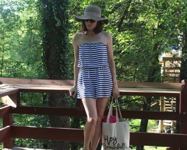 Jumpsuit outfit: floppy hat, sunglasses and beach bag with sandals