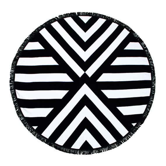 Black and white round towel