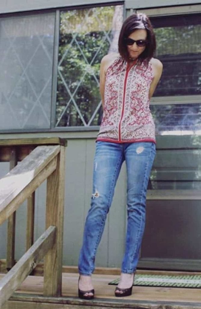 7 Ways to Style Your Distressed Denim 2 Distressed denim jeans with heels and patterned top