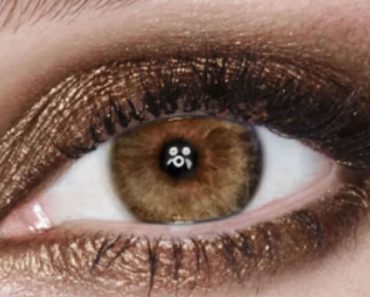 Sparkly copper eye makeup