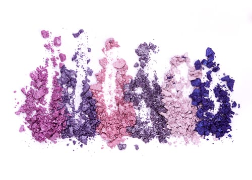 Loose eye shadow powder in pinks and purples