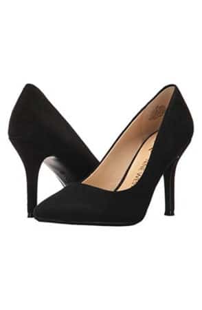 Wear jeans to work like a boss 3 Black suede pump