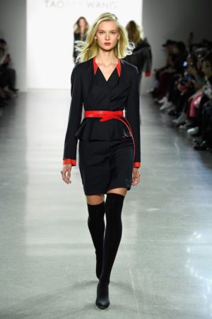 5 style lessons from the taoray wang fall/Winter '18 collection 7 Runway moel waring dark suit with red belt and red collar