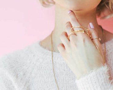 Dainty gold necklace