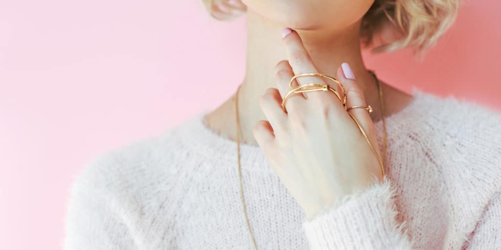 Dainty gold necklace