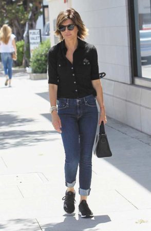 The Jeans Outfit Combo That Always Works 3 Lisa Rinna wearing jeans and black top