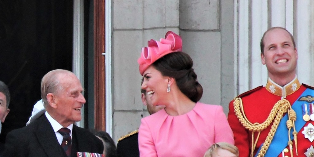 Kate Middleton wearing pink fascinator