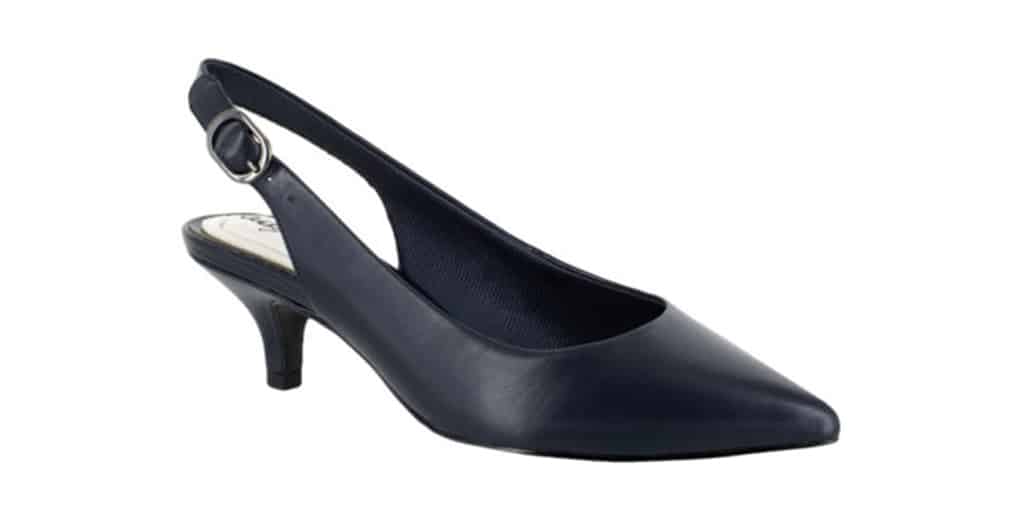 Style Bloggers Hate This Shoe — We Say Wear It to Work 4 Navy blue slingback
