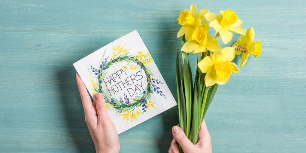 Happy Mothers Day card with flowers