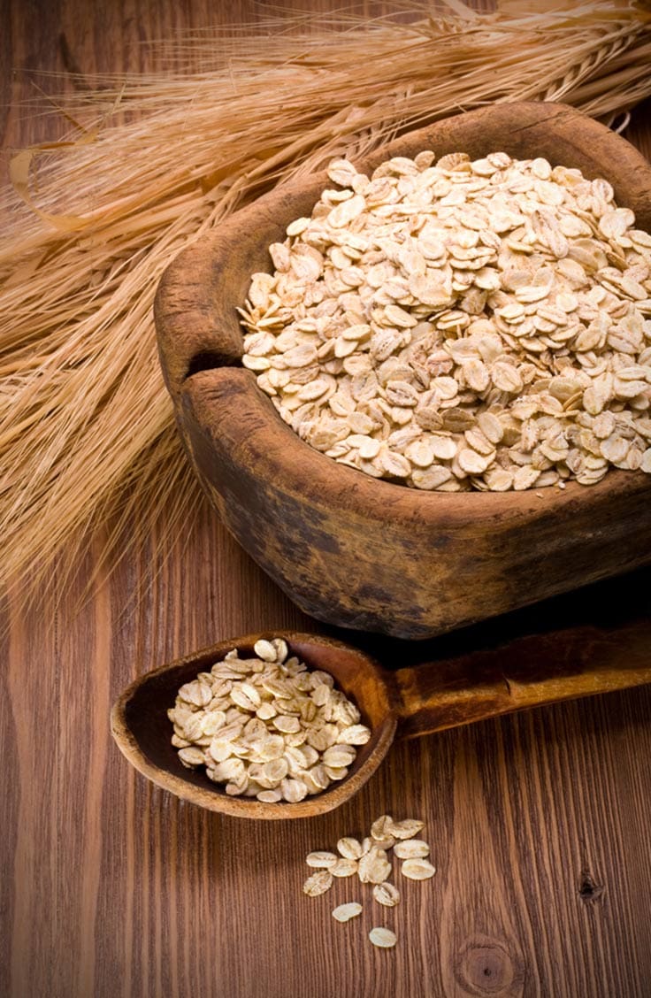 Oats in bowl and on spoon
