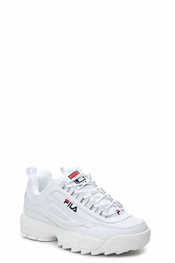 dad sneakers: women's fitness wear trend