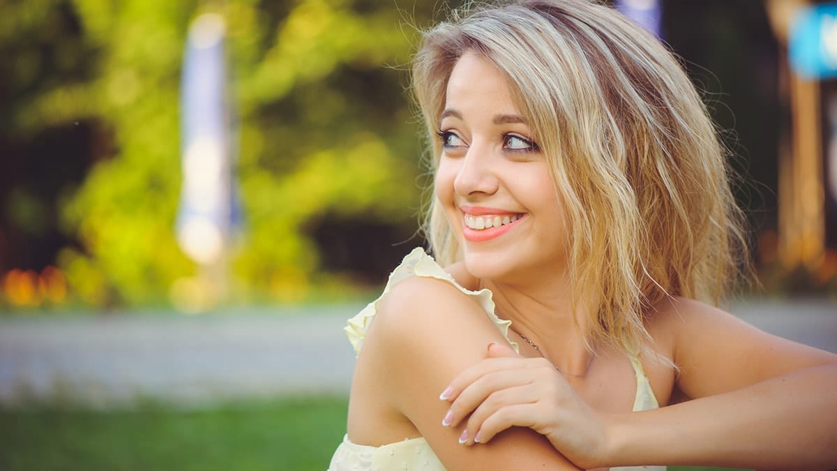 Woman showing her summer style with airdry hair style and pastel dress