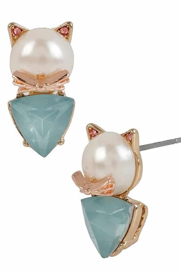 Cat-themed pearl earrnings