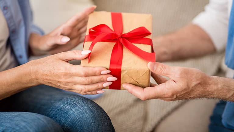 15 Practical Gifts for Your Cash-Poor Friends