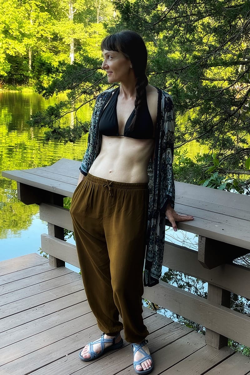 5 Ways to Style Harem Pants 3 Blogger wearing lakeside outfit.