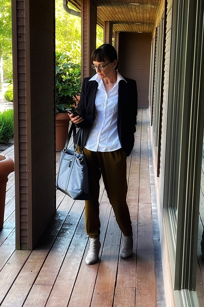 5 Ways to Style Harem Pants 1 Catherine Brock blogger wearing harem pants in a work outfit.