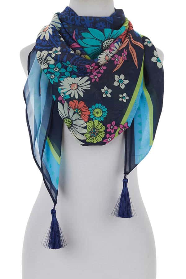 Super Chic Fall Accessories (& How to Pick Them) 2 Floral scarf with tassels.