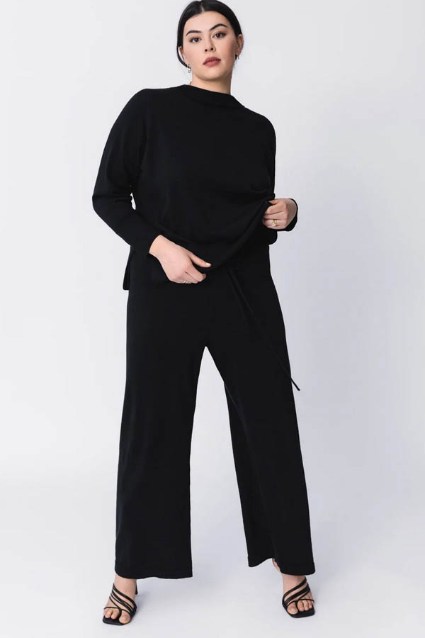 Model wears cashmere lounge pants from plus-size clothing store Henning.