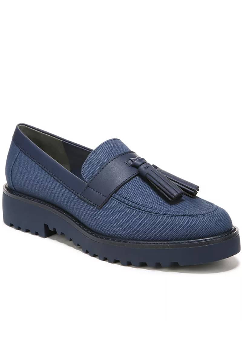 5 Trendy & Budget-friendly Chunky Loafers for Women 3 Navy blue women's chunky loafer with tassel.