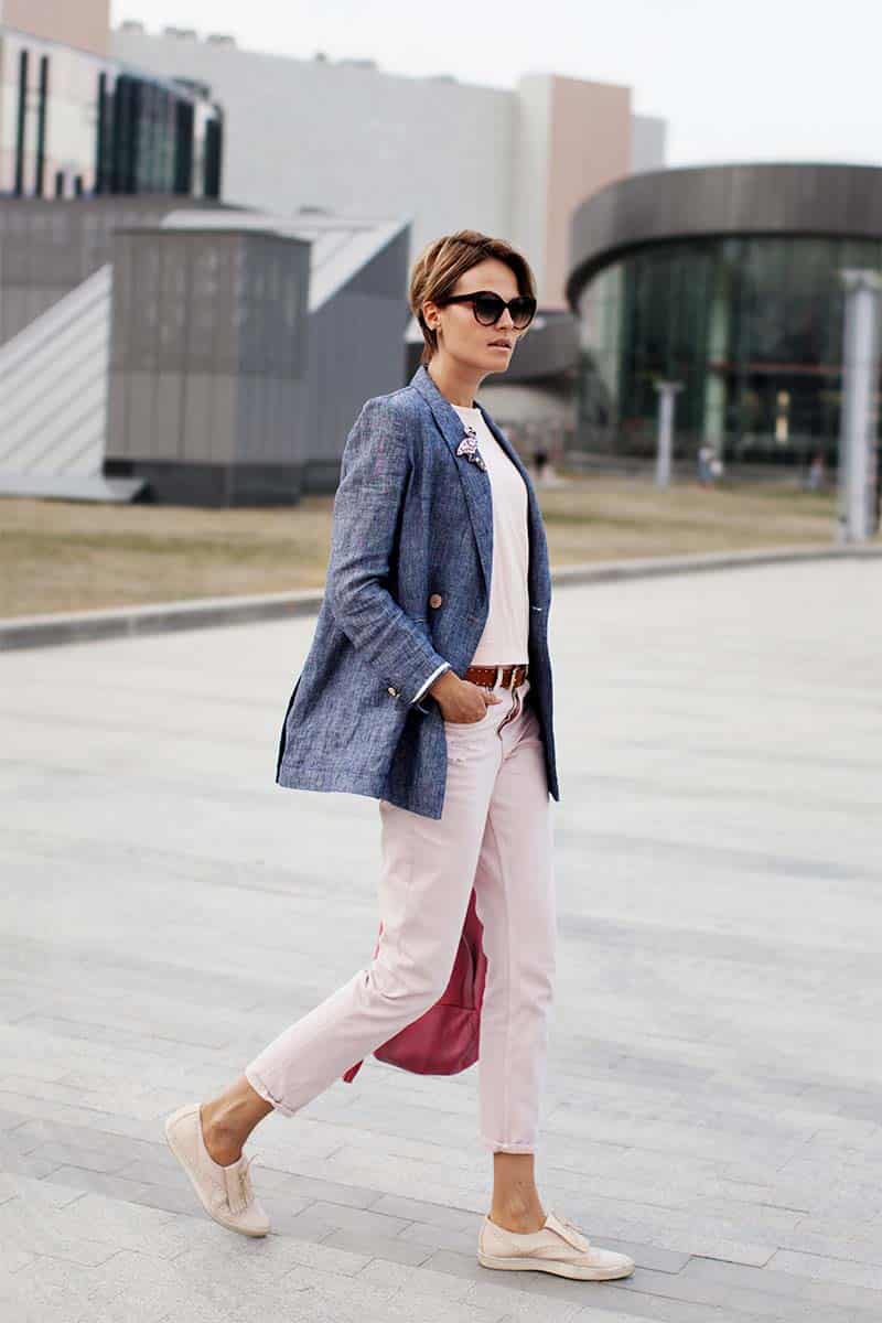 What Is My Style? 25 Personalities & the Styles They Love 2 Woman wearing simple, coordinated clothes while walking outside.